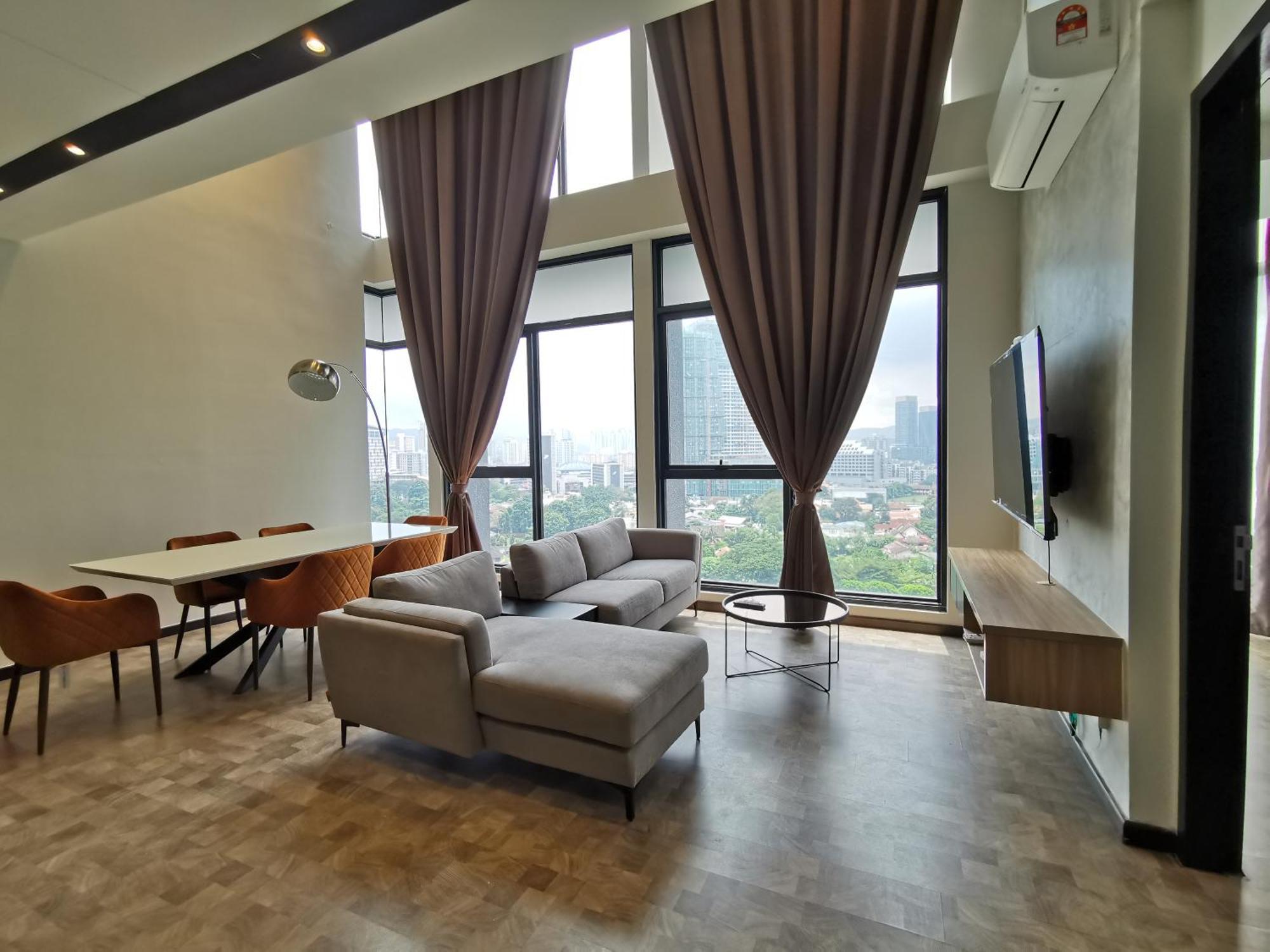 Expressionz Professional Suites By Aurora Summer Suites — Photos 1