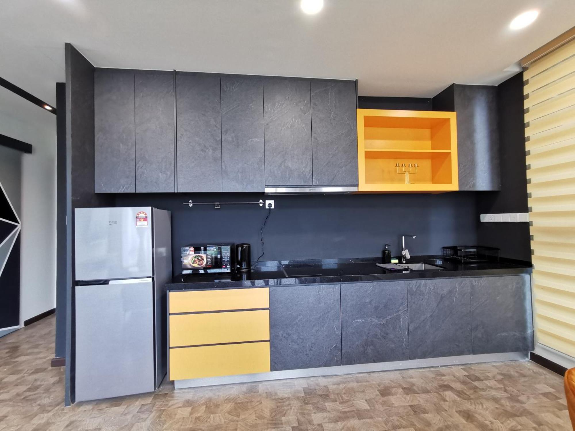 Expressionz Professional Suites By Aurora Summer Suites — Photos 2